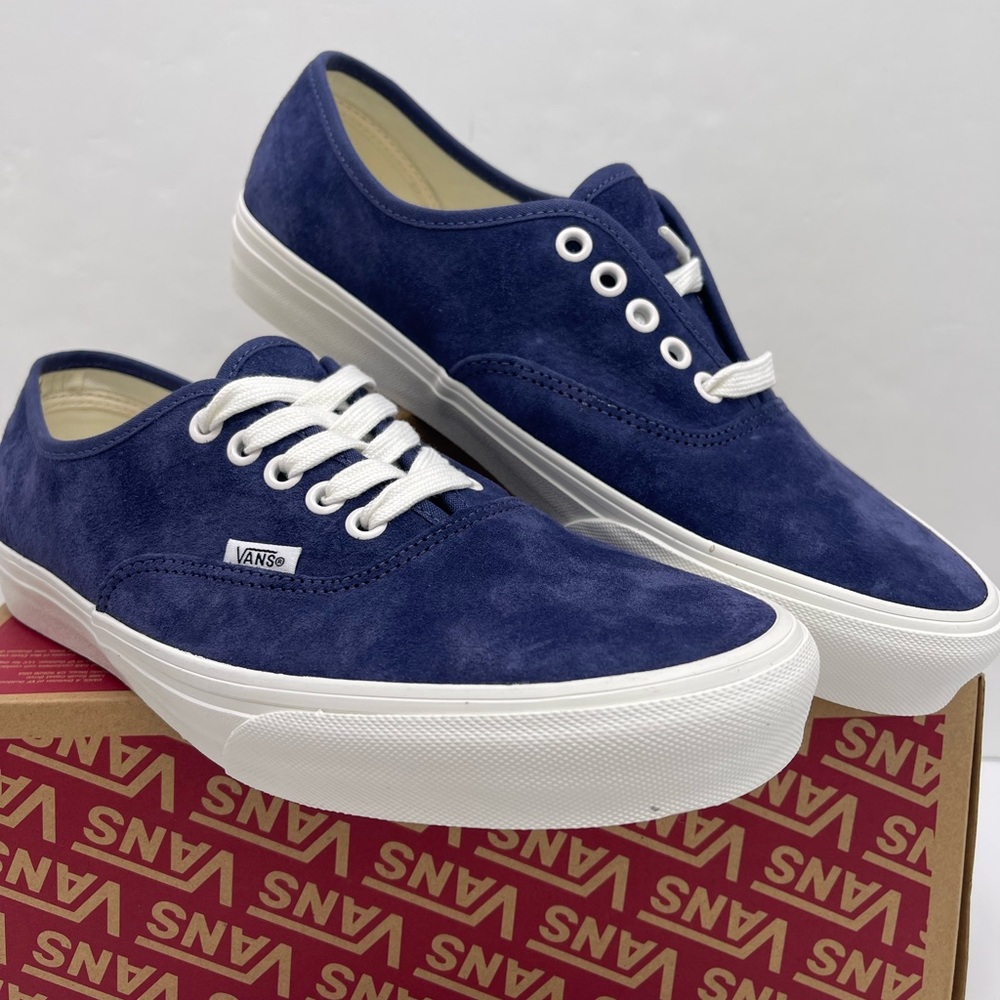 Vans WMNS Authentic
Pig Suede Deep Twilight Sneakers 
VN000D7YEMT - Picture 4 of 16